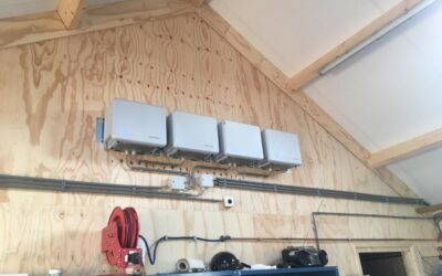 Slimme thuisbatterij met haken en ogen